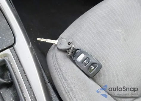 2015 Hyundai Elantra Se z USA, uszkodzony, nr VIN 5NPDH4AE4FH547697